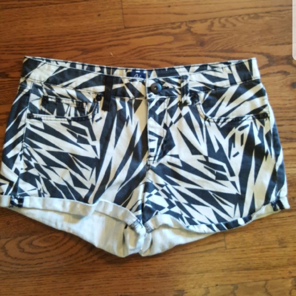 Icon Shorty Shorts